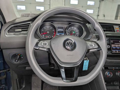 Used 2018 Volkswagen Tiguan S image 34