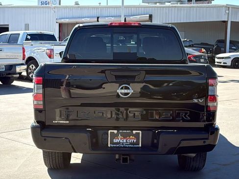 Used 2024 Nissan Frontier SV w/ SV Convenience Package image 4