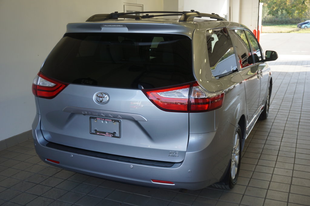 Used 2017 Toyota Sienna XLE w/ XLE Navigation Package AWD/4WD image 17