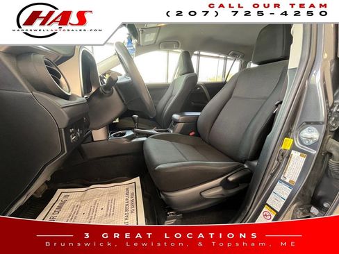 Used 2017 Toyota RAV4 LE AWD/4WD image 10
