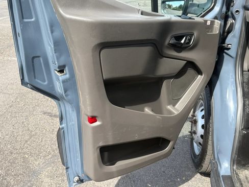 Used 2022 Ford Transit 350 DRW RWD image 19