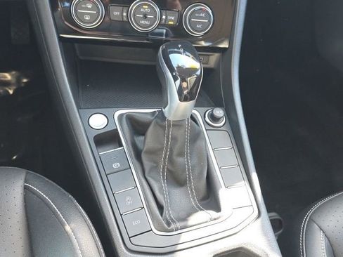 Used 2022 Volkswagen Jetta SE image 13