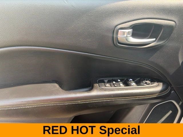 Used 2020 Jeep Compass Latitude w/ Cold Weather Group AWD/4WD image 13