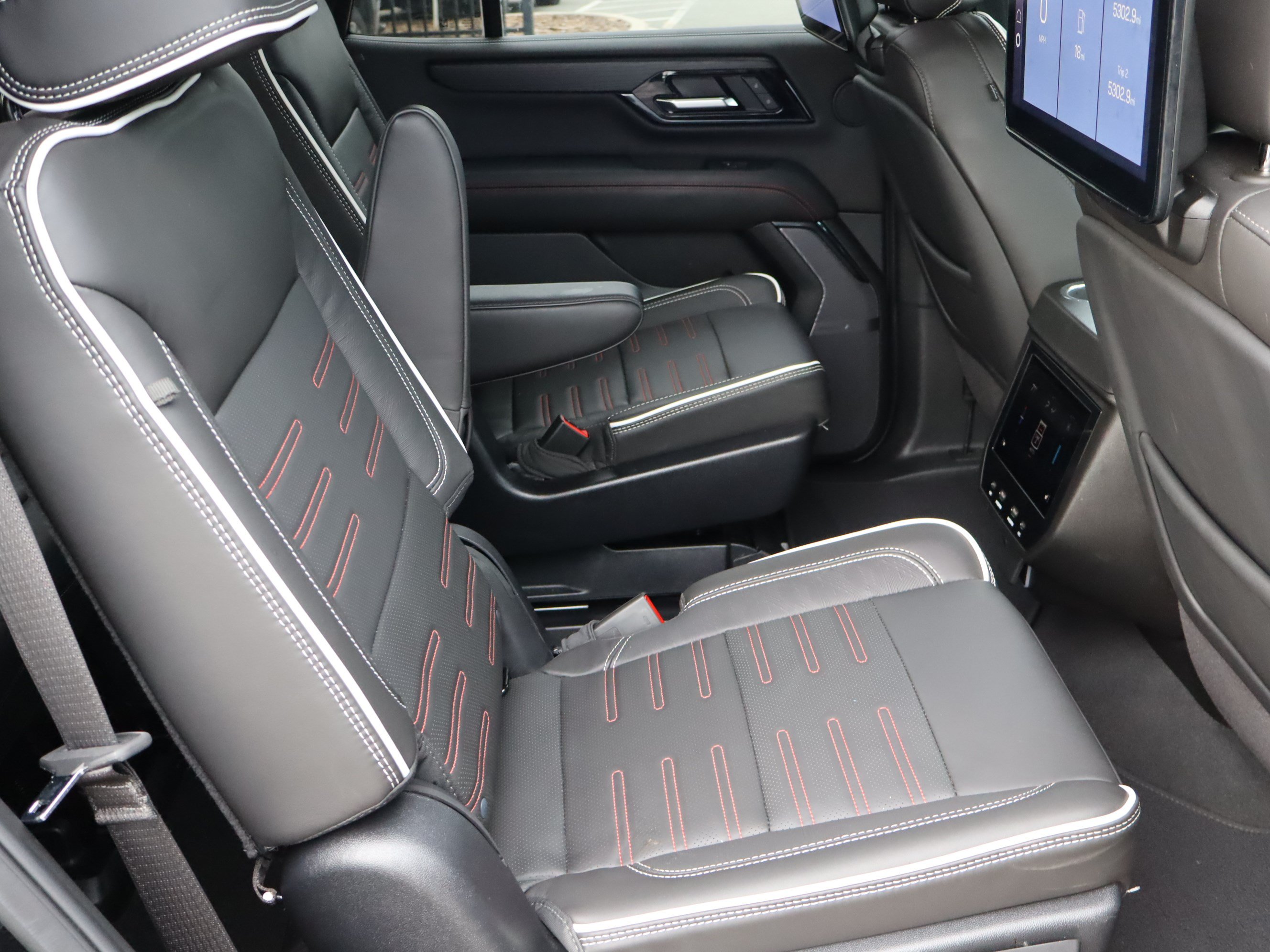 Used 2025 GMC Yukon AT4 Ultimate AWD/4WD image 40