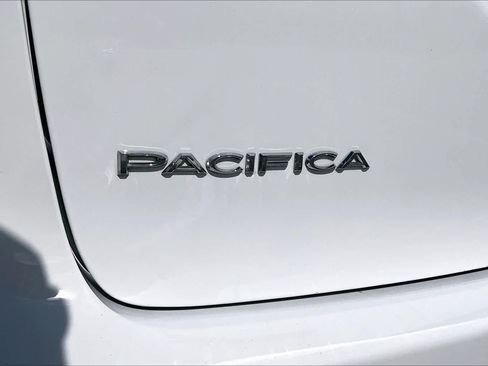 Used 2024 Chrysler Pacifica Limited FWD image 31