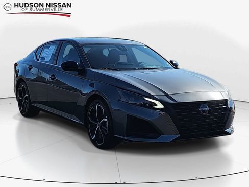 Used 2024 Nissan Altima 2.5 SR w/ SR Premium Package image 1