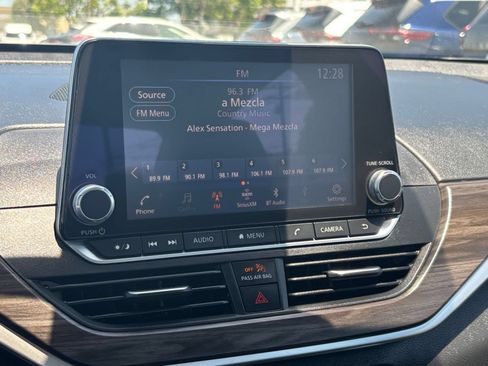 Used 2025 Nissan Altima 2.5 SV FWD image 19