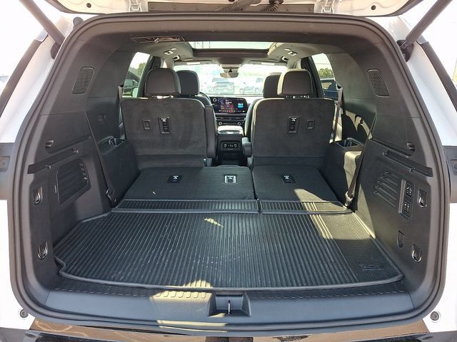 Used 2024 Chevrolet Traverse RS FWD image 28