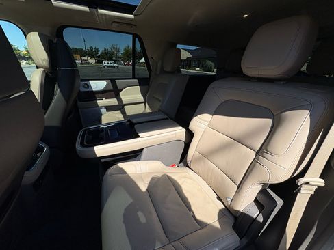 Used 2023 Lincoln Navigator Reserve AWD/4WD image 19
