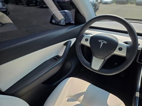 Used 2020 Tesla Model Y Long Range AWD/4WD image 18