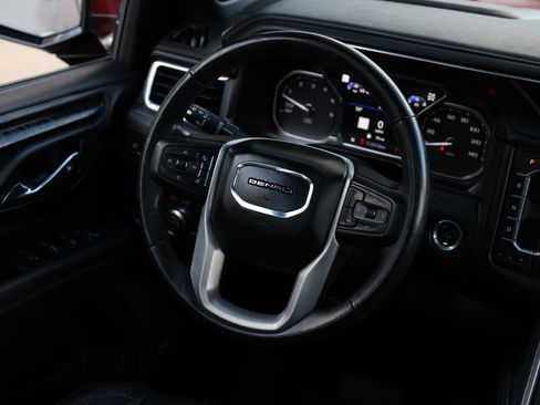 Used 2021 GMC Yukon Denali w/ Denali Premium Package image 38