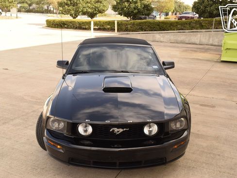 Used 2009 Ford Mustang GT RWD image 32