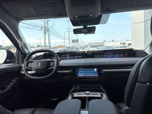 New 2027 Lincoln Navigator Premiere AWD/4WD image 10