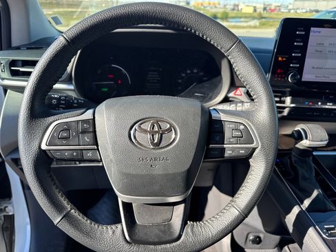 Used 2023 Toyota Sienna XLE image 21