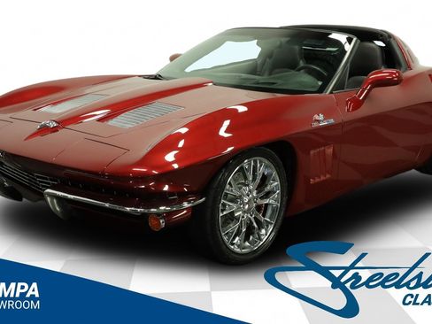 Used 2005 Chevrolet Corvette Coupe w/ Preferred Equipment Group RWD image 1