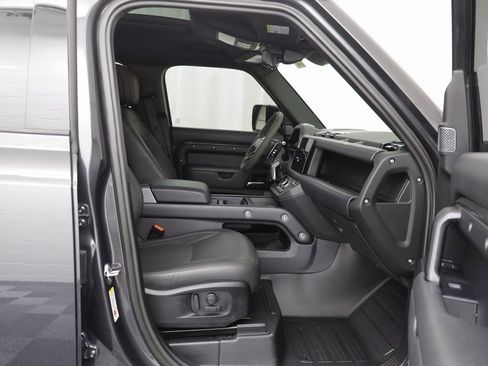 Used 2023 Land Rover Defender 110 V8 image 19
