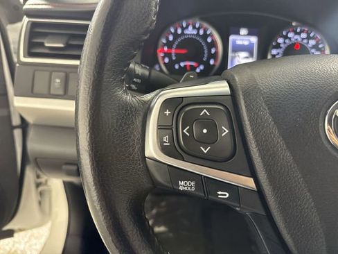 Used 2017 Toyota Camry SE image 11