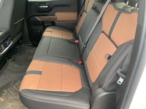 Used 2022 Chevrolet Silverado 1500 High Country AWD/4WD image 9