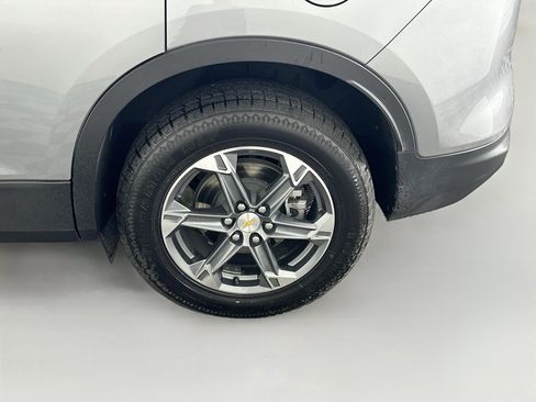 Used 2025 Chevrolet Blazer LT FWD image 11