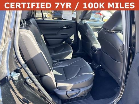 Used 2023 Toyota Highlander XLE image 11