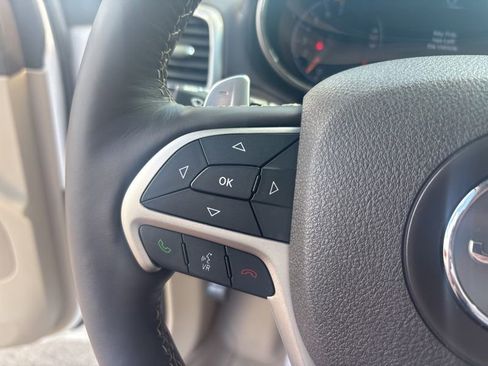 Used 2017 Jeep Grand Cherokee Overland AWD/4WD image 36