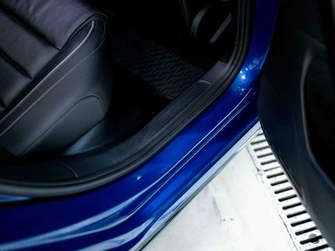 Used 2018 Volkswagen Golf R 4-Door image 45