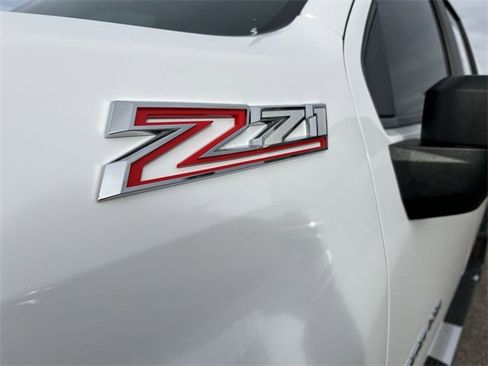 Used 2023 Chevrolet Silverado 2500 LT w/ Convenience Package image 11