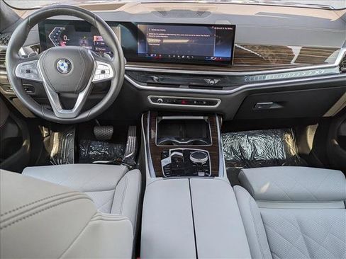 Used 2026 BMW X7 xDrive40i AWD/4WD image 19