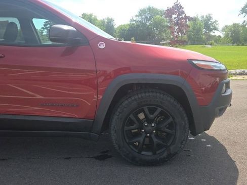 Used 2017 Jeep Cherokee Trailhawk AWD/4WD image 9