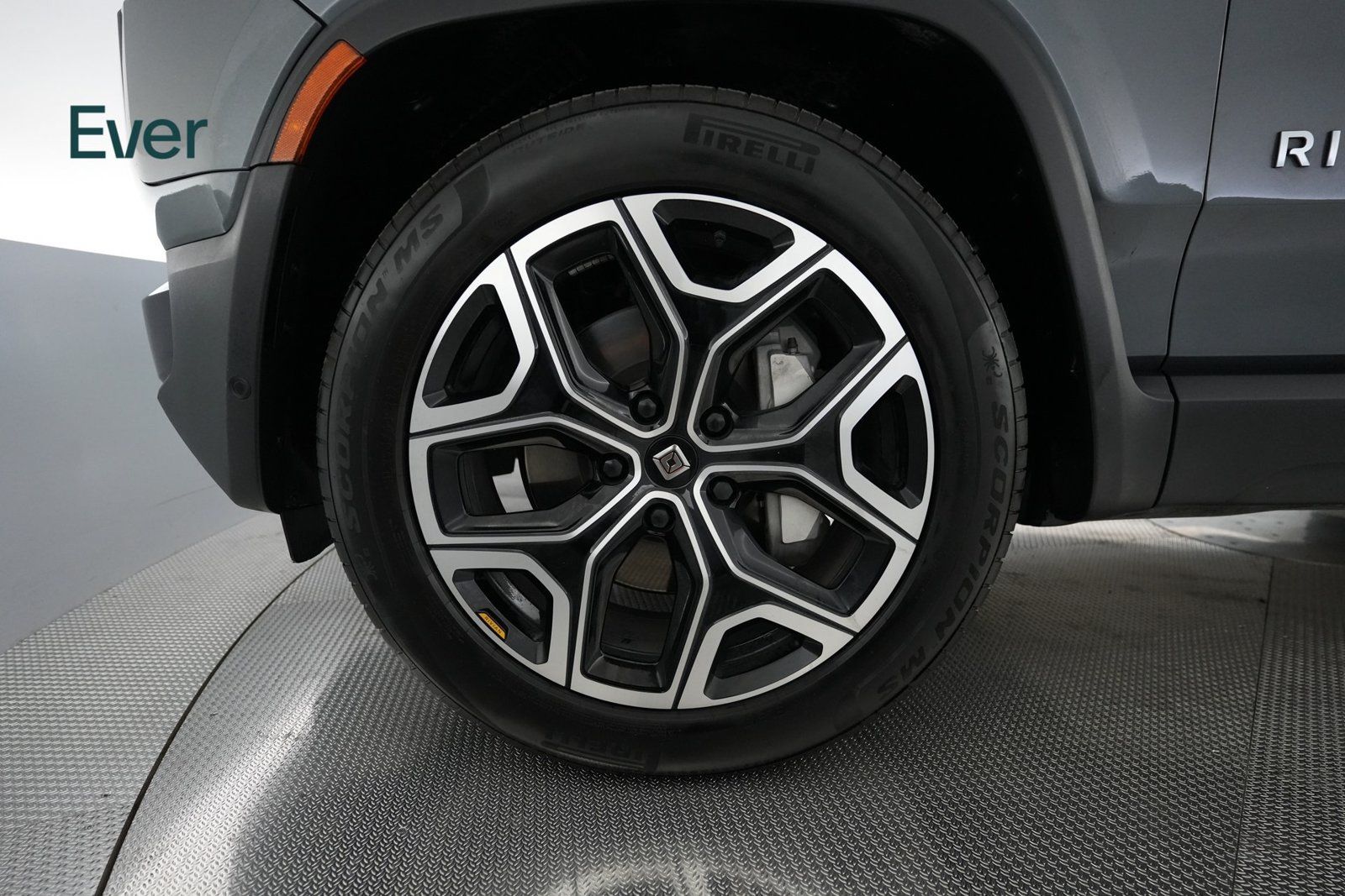 Used 2025 Rivian R1S Adventure Dual AWD/4WD image 20