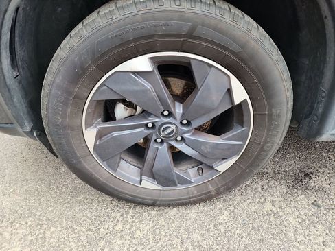 Used 2024 Nissan Rogue SV FWD image 11