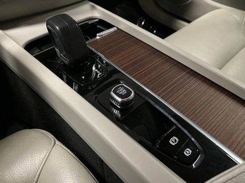 Used 2022 Volvo S60 B5 Momentum w/ Premium Package image 12