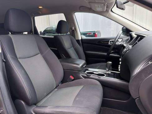 Used 2019 Nissan Pathfinder S FWD image 22