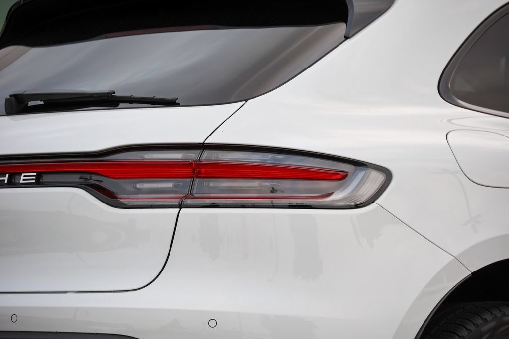 Certified 2026 Porsche Macan AWD/4WD image 12