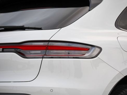 Certified 2026 Porsche Macan AWD/4WD image 12