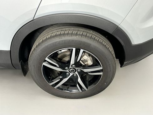 Used 2025 Volvo XC40 B5 Core AWD/4WD image 11