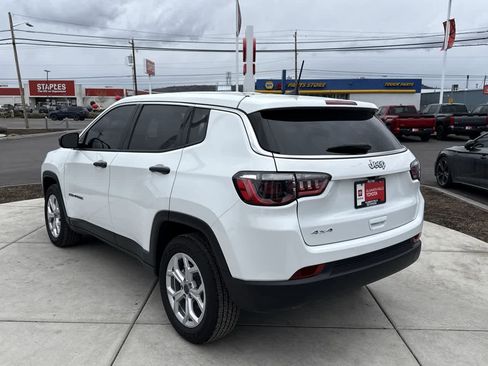 Used 2025 Jeep Compass Sport image 5