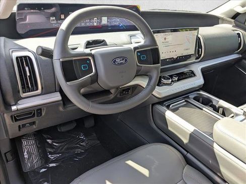 New 2025 Ford Expedition Active image 3