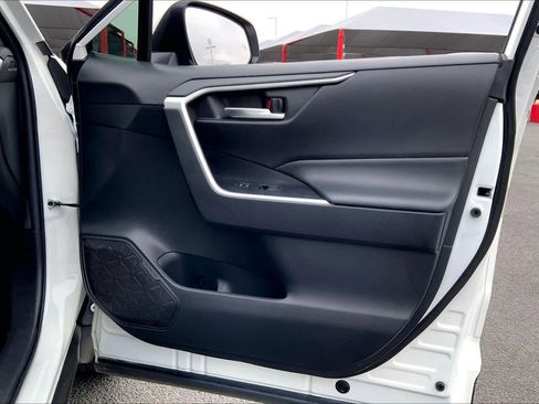 Used 2021 Toyota RAV4 XLE w/ Convenience Package image 23