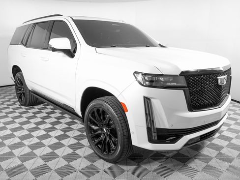 Used 2021 Cadillac Escalade Sport Platinum w/ LPO, ONYX Package image 3