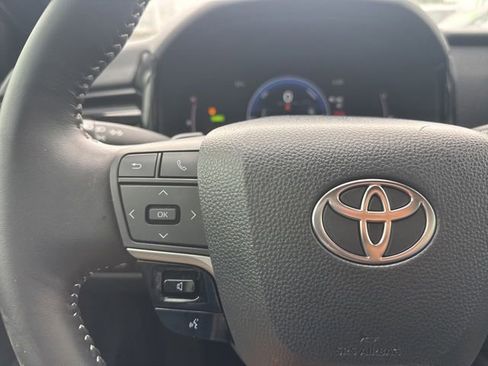 Used 2025 Toyota Camry SE w/ Convenience Package FWD image 14