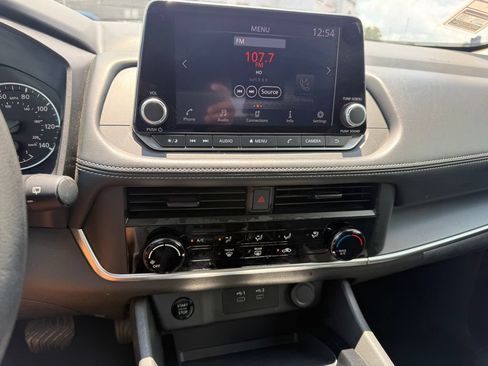 Used 2024 Nissan Rogue S AWD/4WD image 10