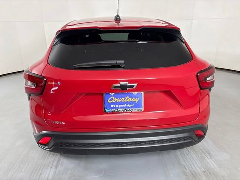 New 2026 Chevrolet Trax LS w/ LS Convenience Package FWD image 8