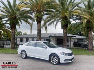 Used 2018 Volkswagen Passat 2.0T SE image 1