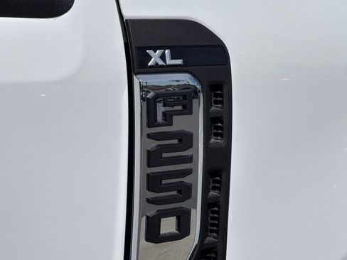 New 2026 Ford F250 XL w/ XL Chrome Package RWD image 22