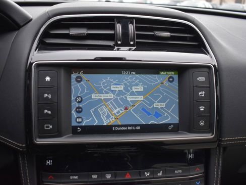 Used 2018 Jaguar F-PACE R-Sport image 18