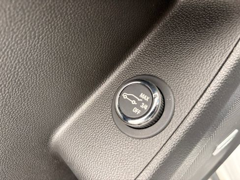 Used 2023 Chevrolet Traverse High Country image 17