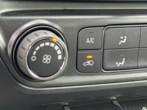 Used 2018 Chevrolet Silverado 1500 Custom w/ Custom Convenience Package image 28