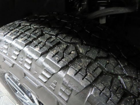 Used 2024 GMC Sierra 1500 AT4 w/ Technology Package image 7