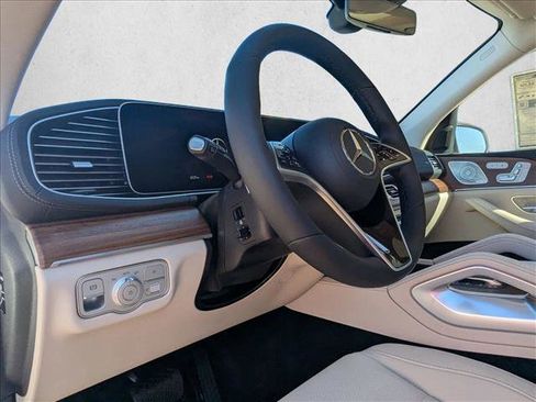 New 2026 Mercedes-Benz GLS 450 4MATIC image 9